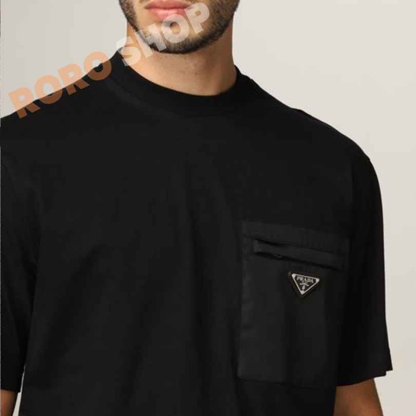 【프라다】 로고 패치 나일론 포켓 반팔티