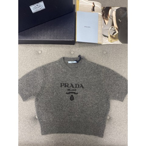 【프라다】 여성 로고 크롭 반소매 니트